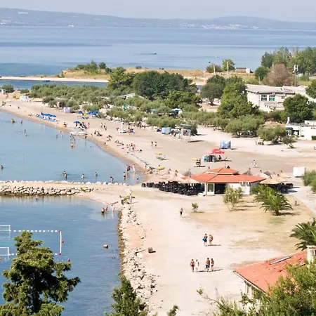 79-10 3* Duće